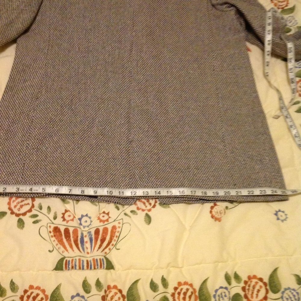 Women's Jacket - Picture 7 of 10